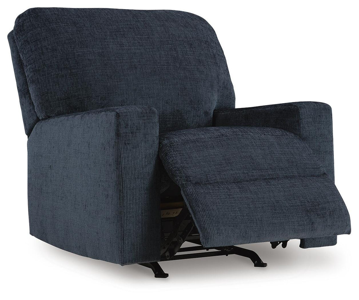 Aviemore 2-Piece Sectional and Recliner — Chaise Right Signature Design by Ashley® Living Room