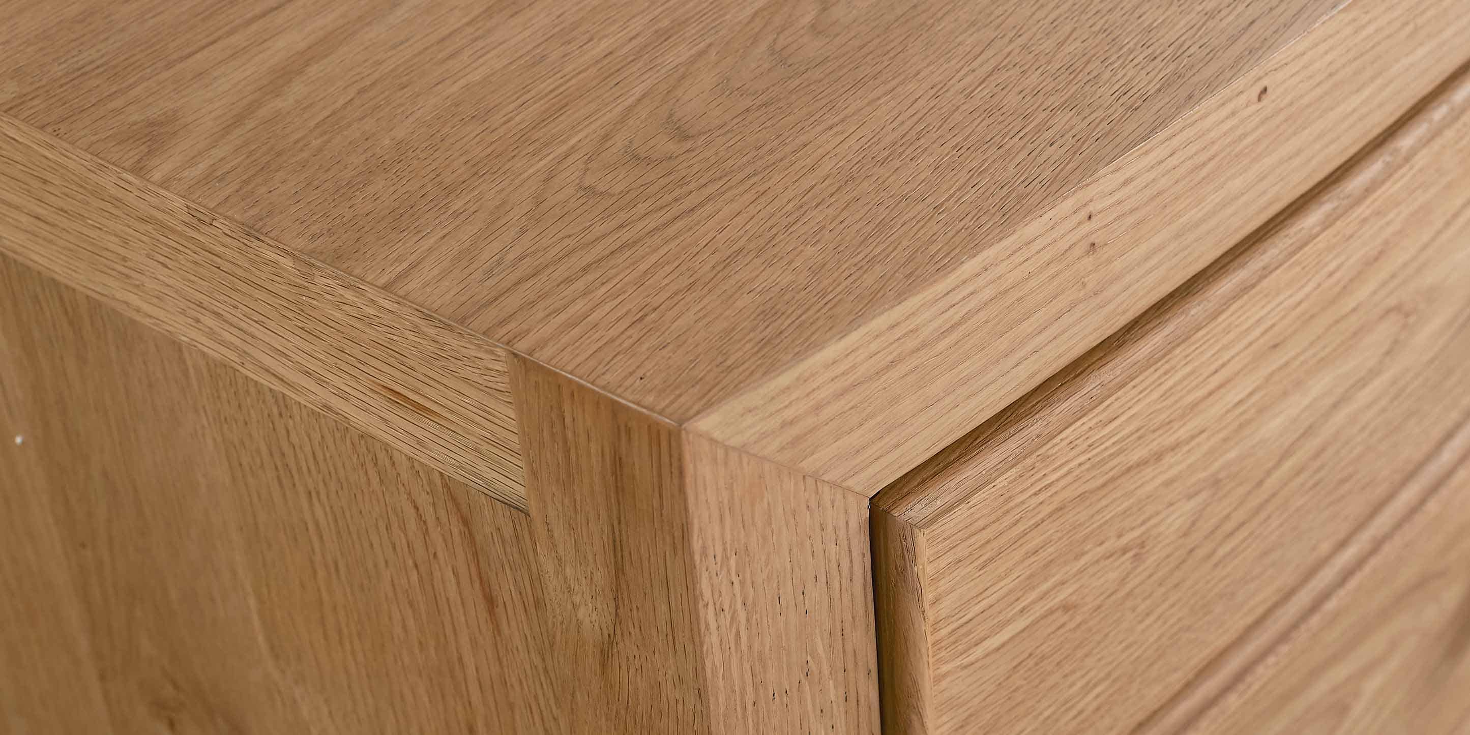 Bassett Newbury 3 Drawer Nightstand — Storage at Bedside — Natural finish