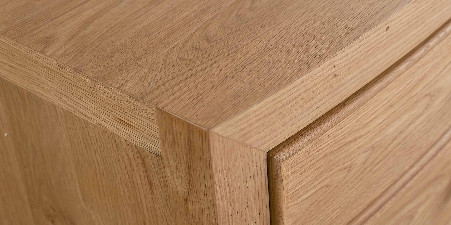 Bassett Newbury 3 Drawer Nightstand — Storage at Bedside — Natural finish