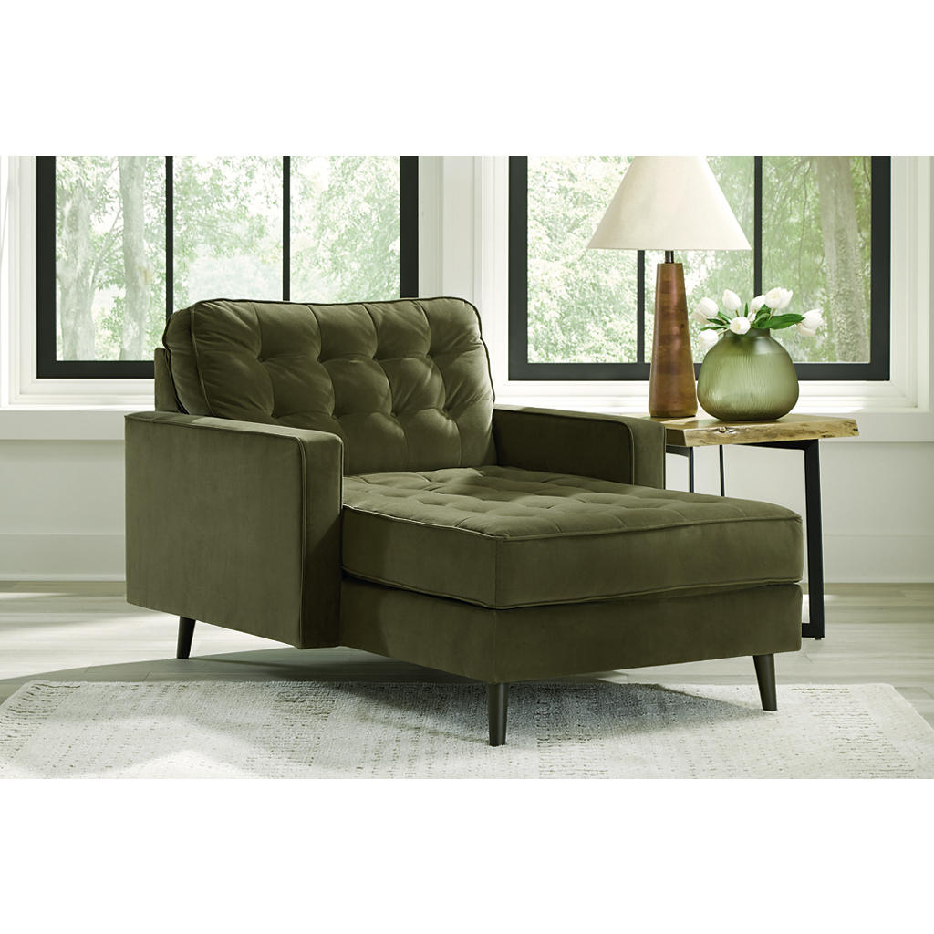 Reveon Lakes Chaise Ashley® Living Room