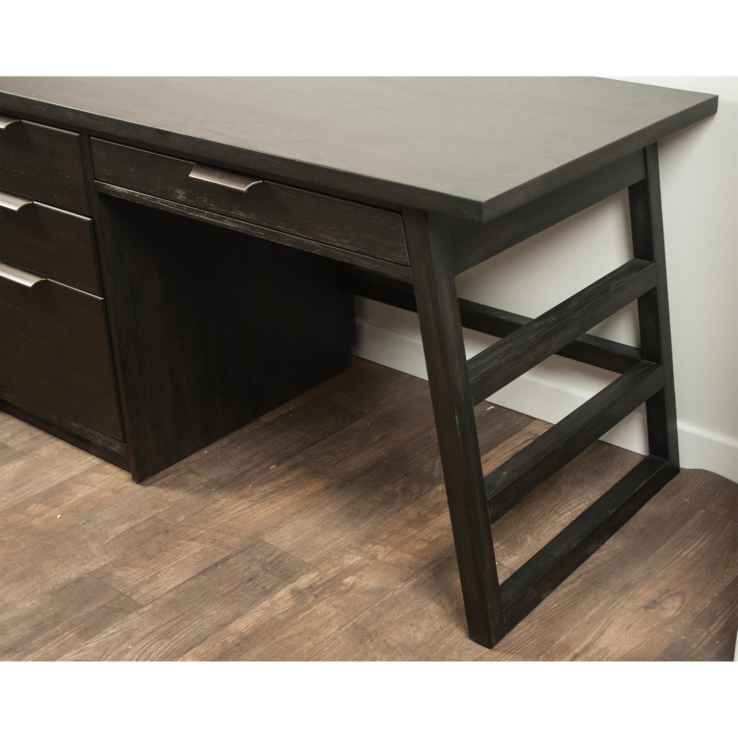 Perspectives Single Pedestal Desk Riverside Furniture Desks