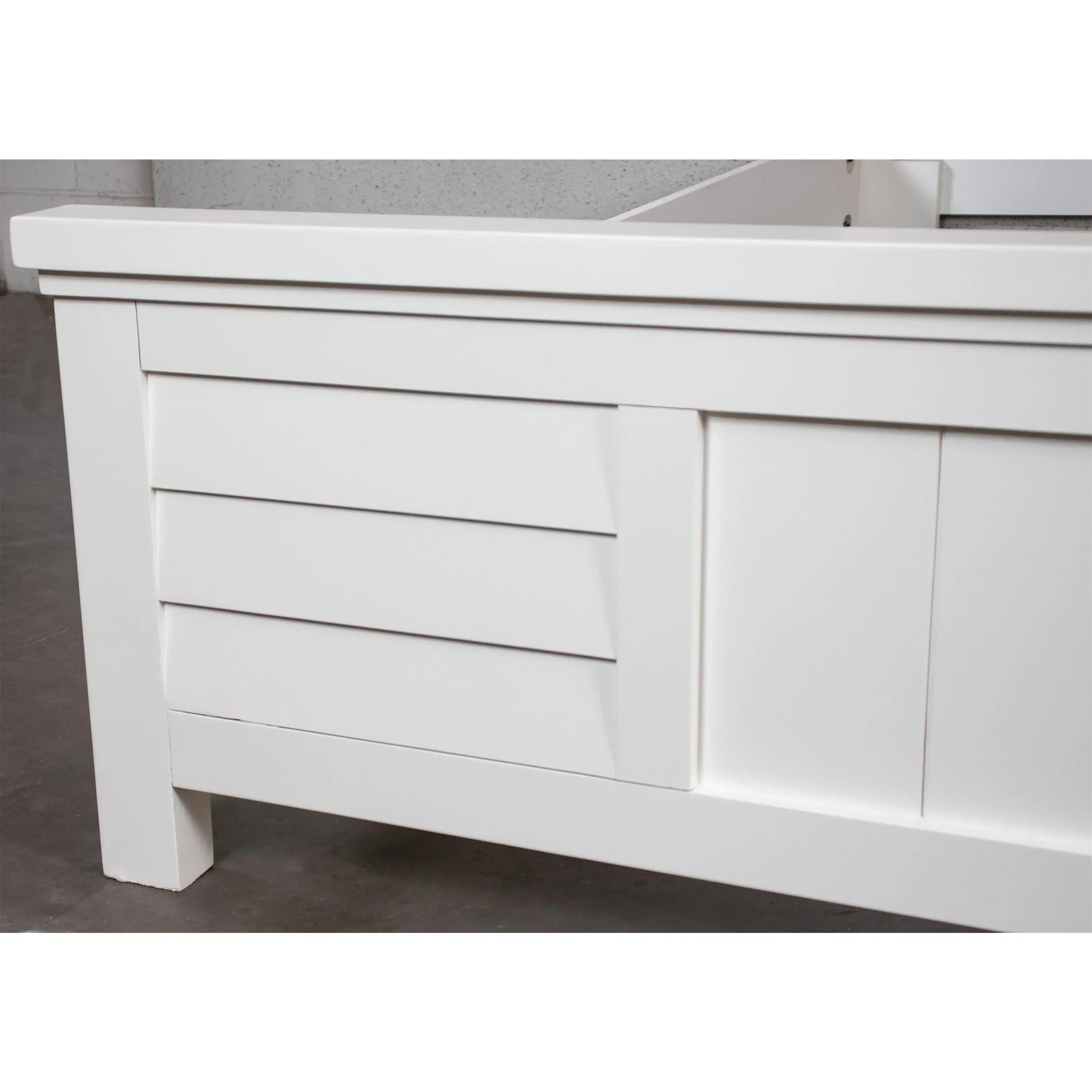 Riverside Cora 6/6 Louver Footboard Riverside Furniture Bedroom