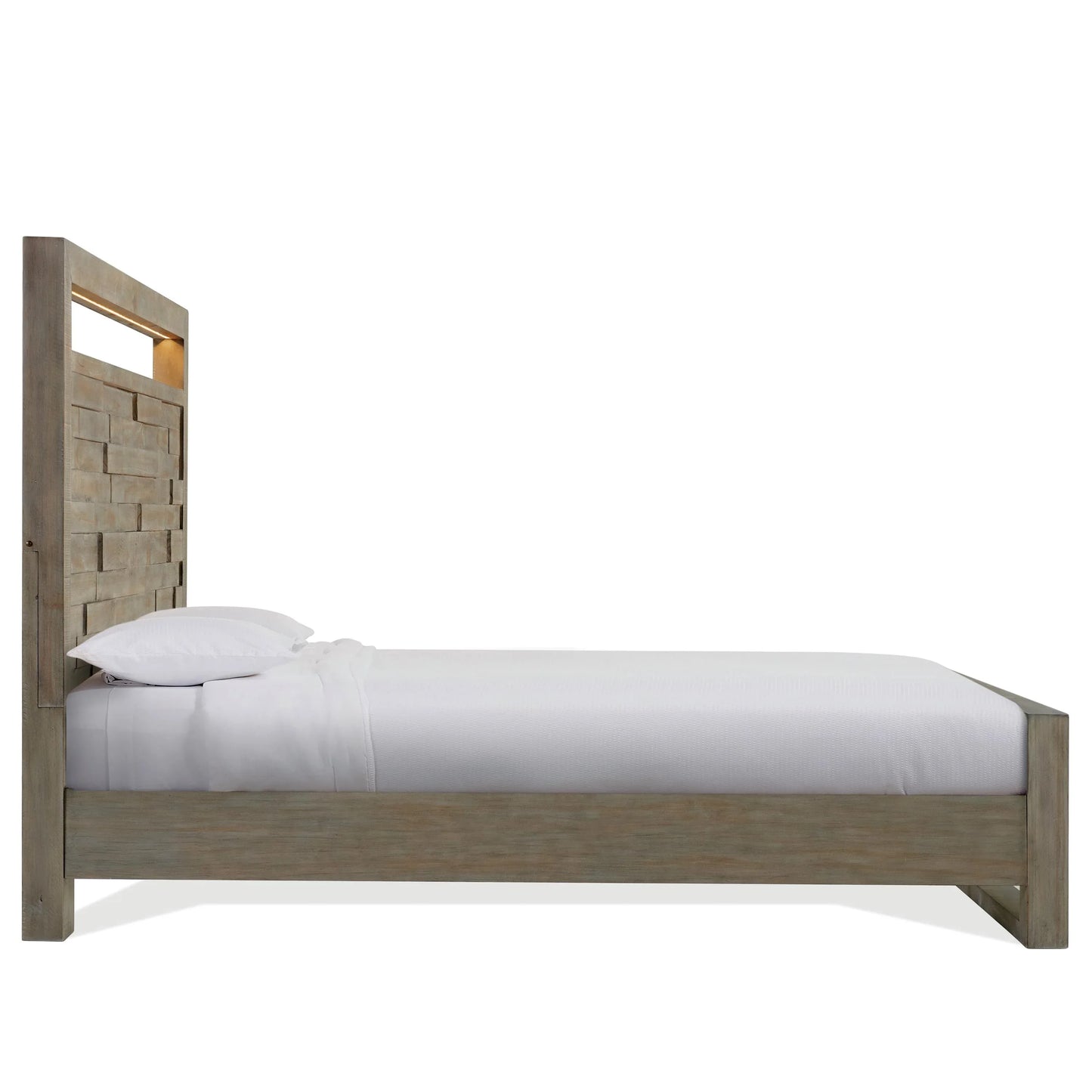 Intrigue 6/6 Panel Footboard Riverside Furniture Bedroom