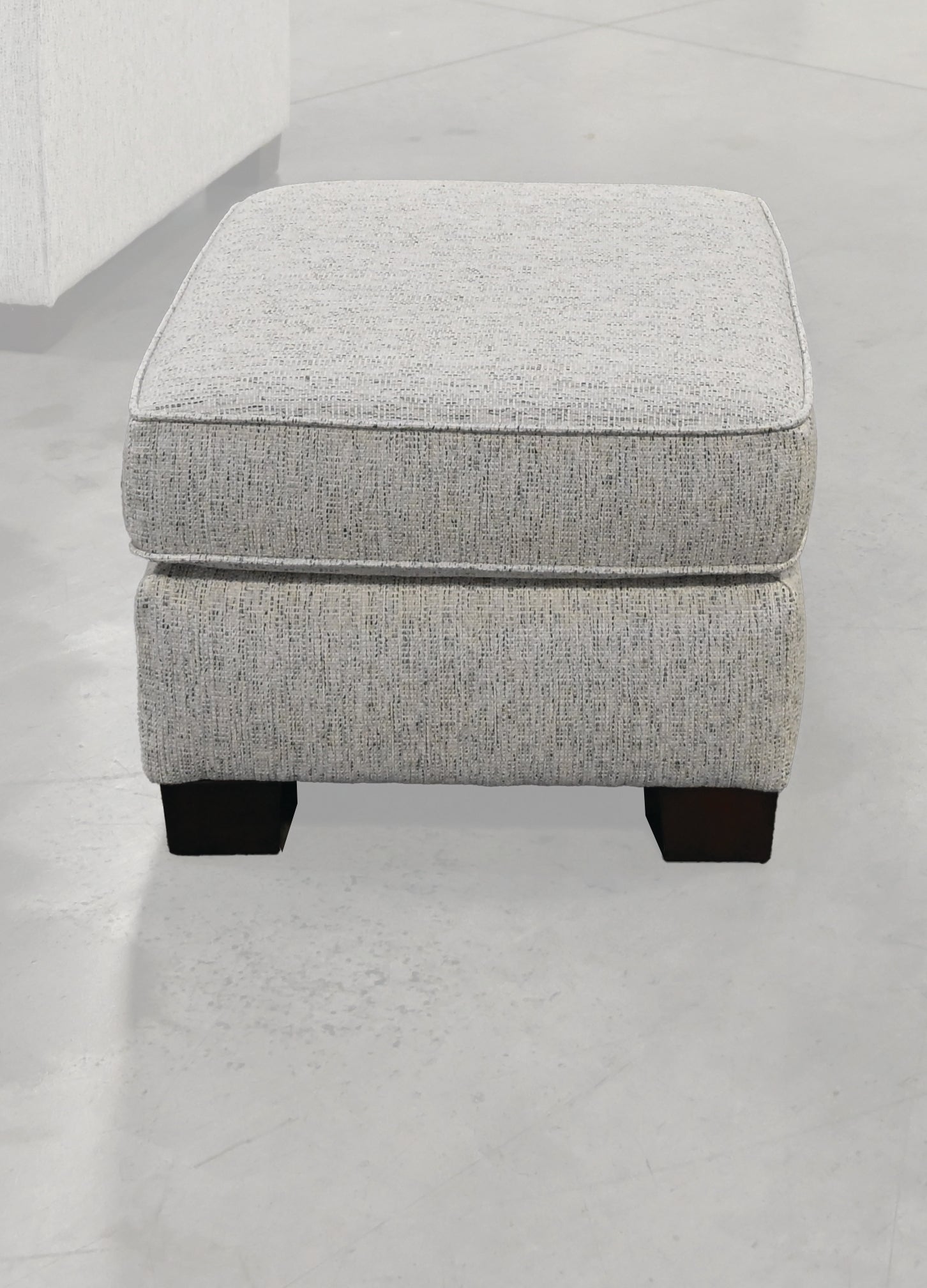 Nola Ottoman