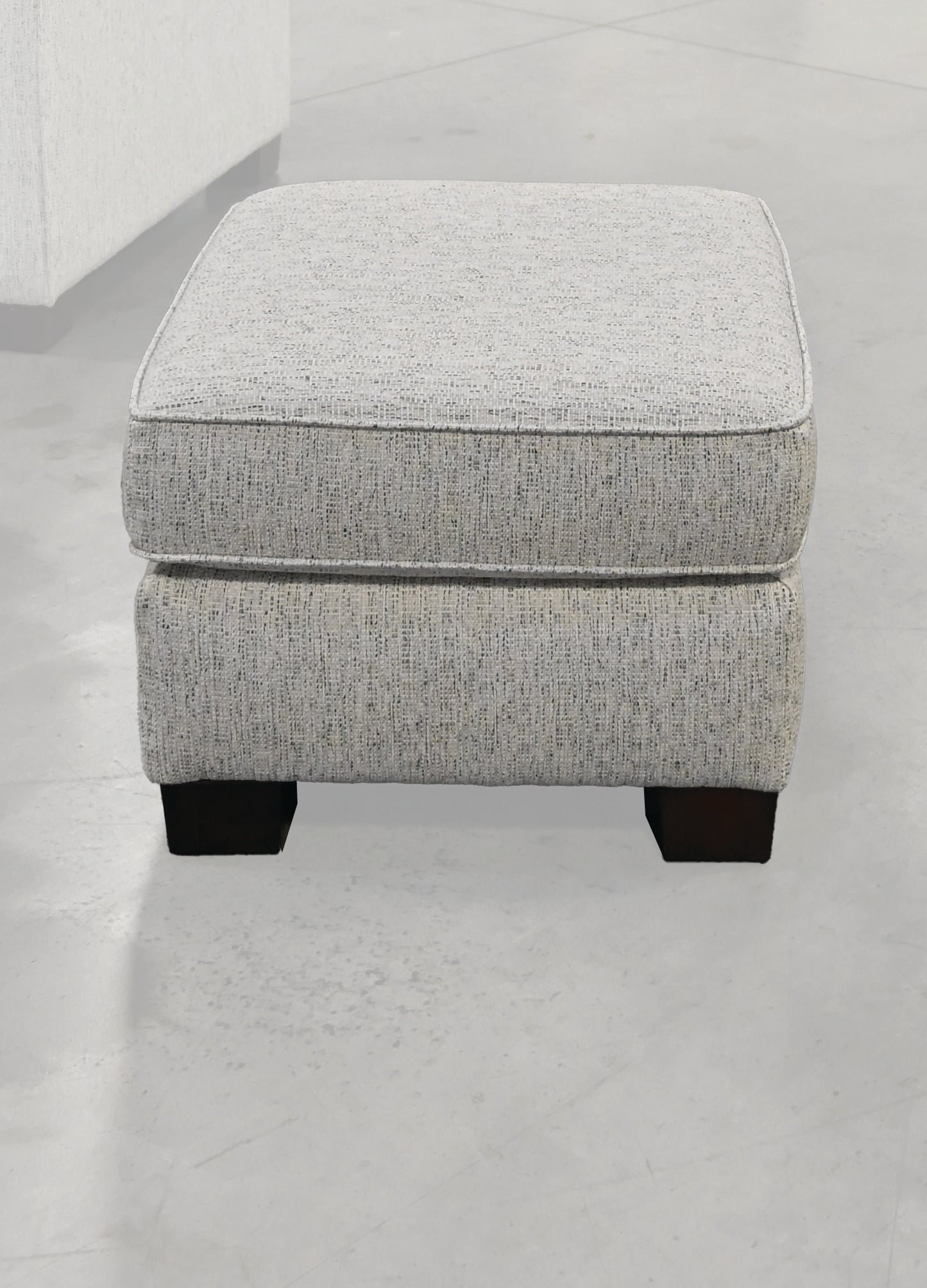 Nola Ottoman