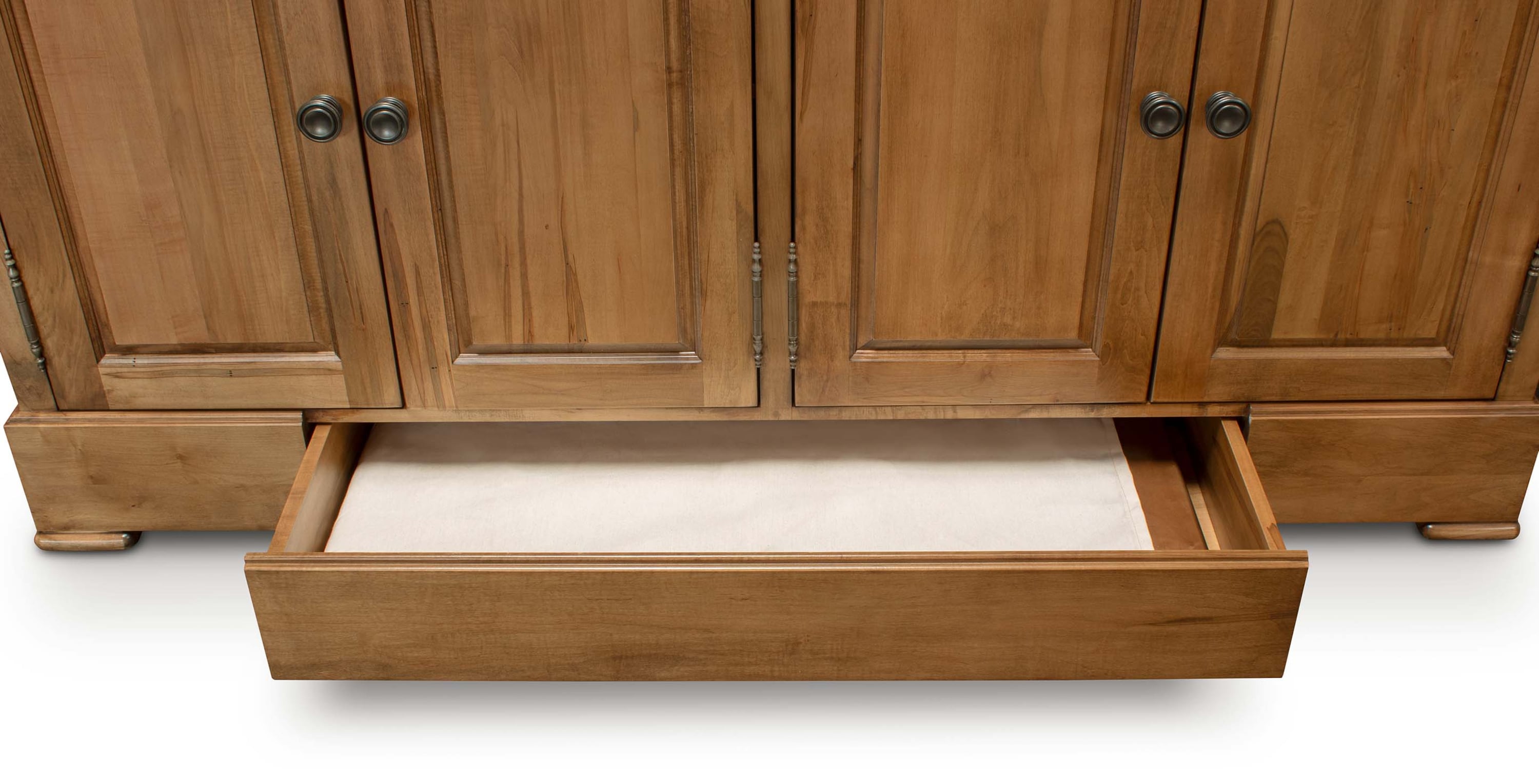Crossbuck Dining Table with Extendable Leaves Bassett