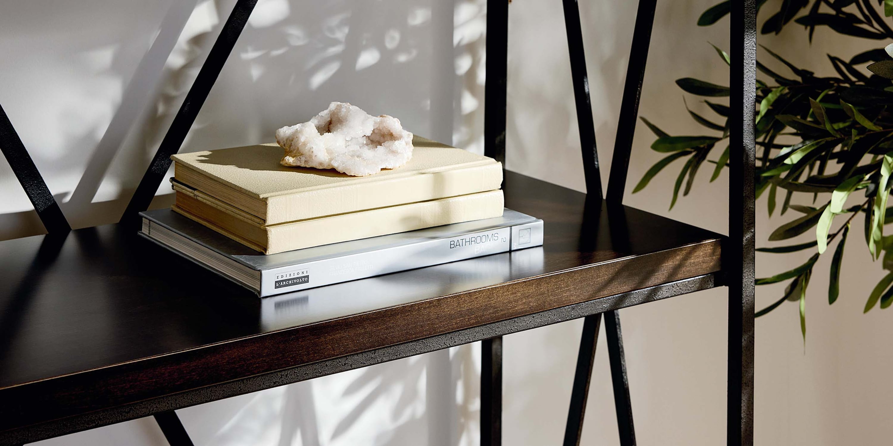 Winchester Etagere Bassett