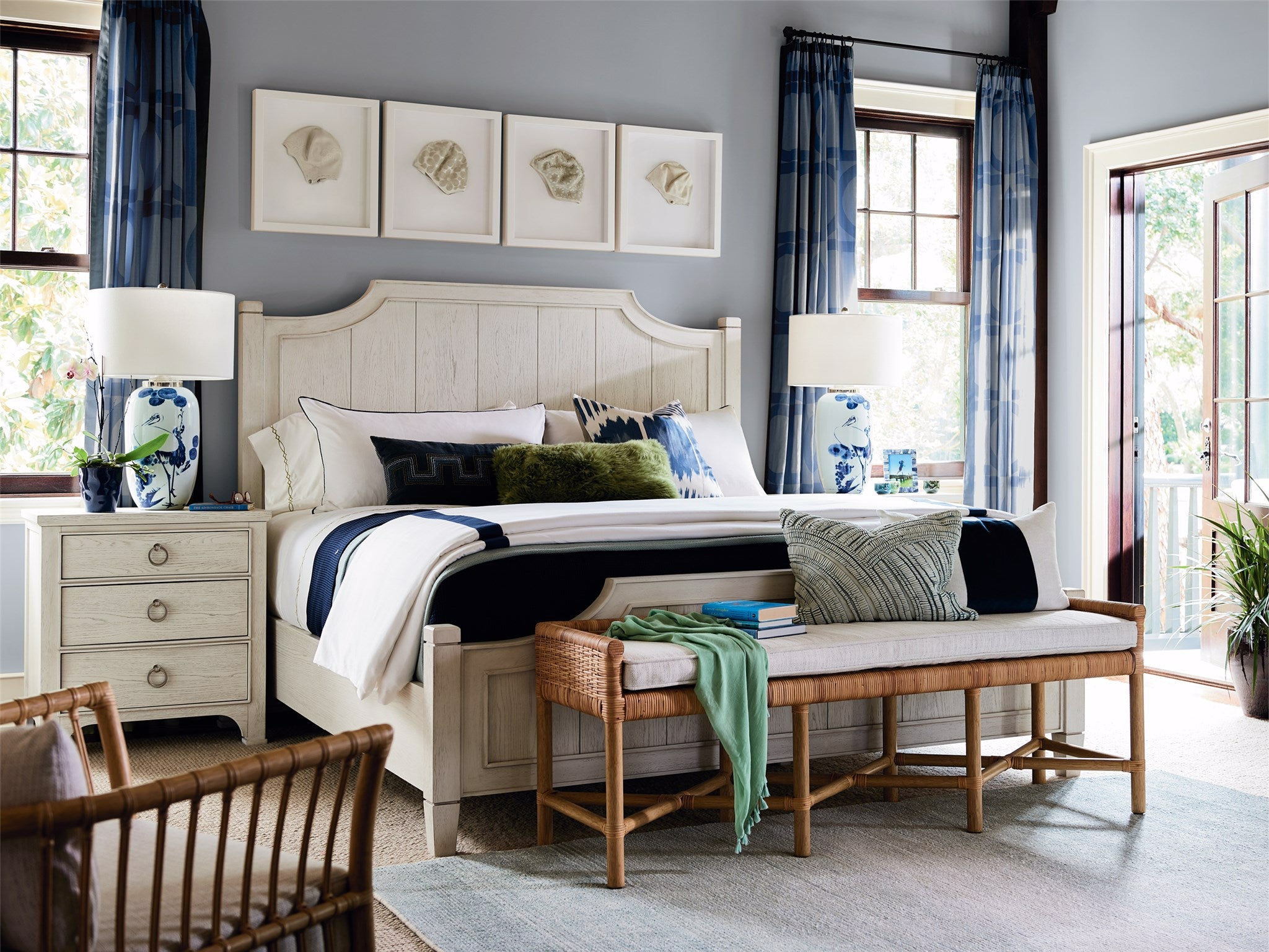 Universal Furniture Surfside Bed — Escape Collection