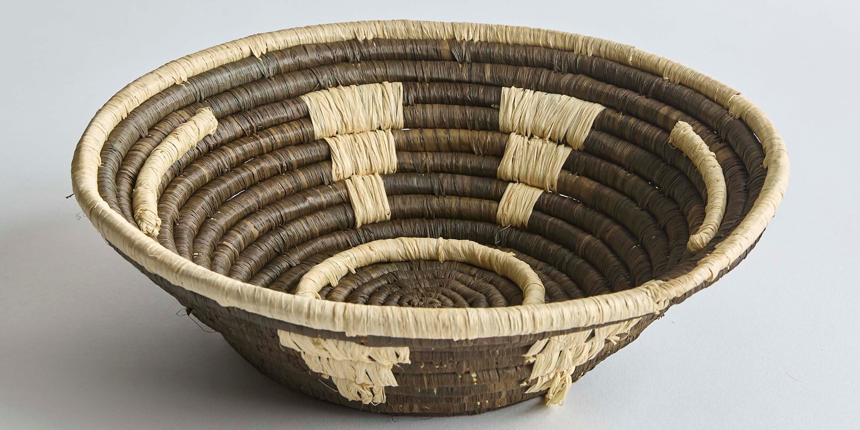 Earth Wall Basket Bassett
