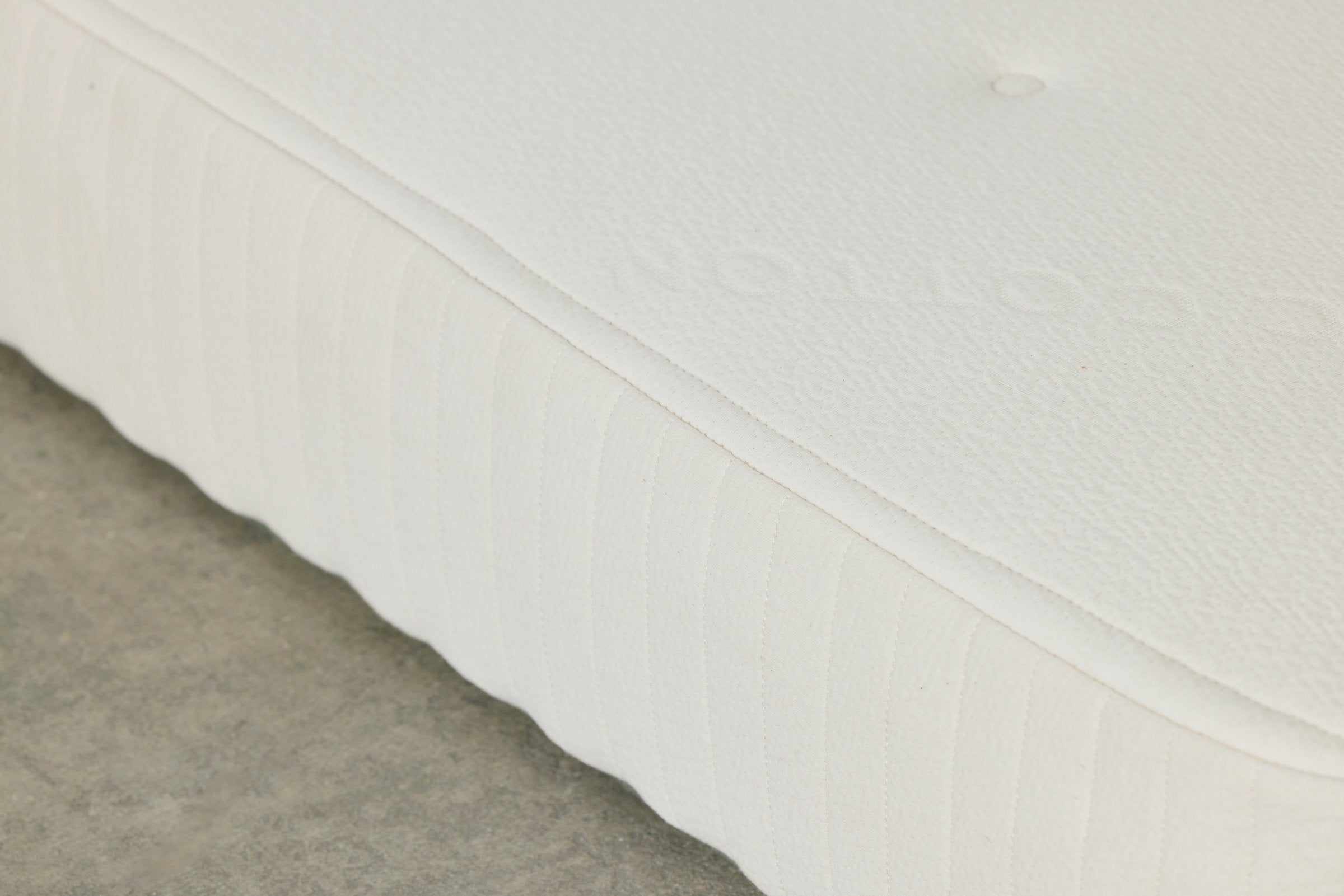 Avocado Eco Organic Kids Mattress — Low-Profile Latex Hybrid, 7.5 in