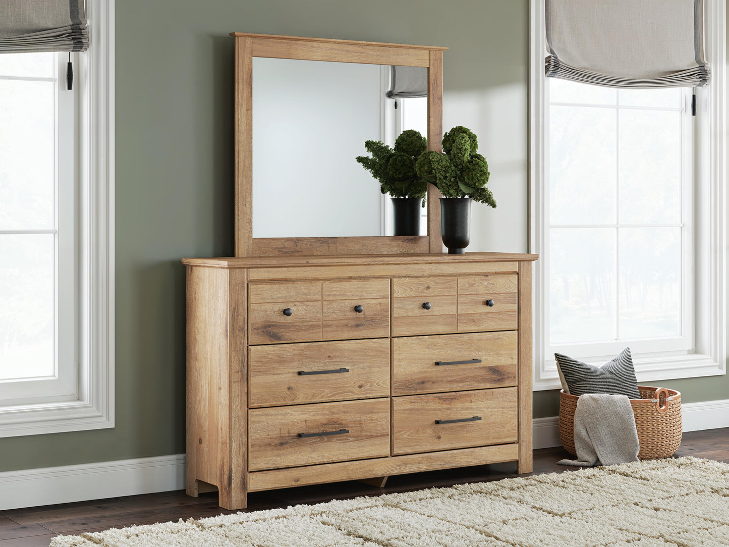 Makidern Queen Panel Bed, Dresser and Mirror Signature Design by Ashley® Bedroom