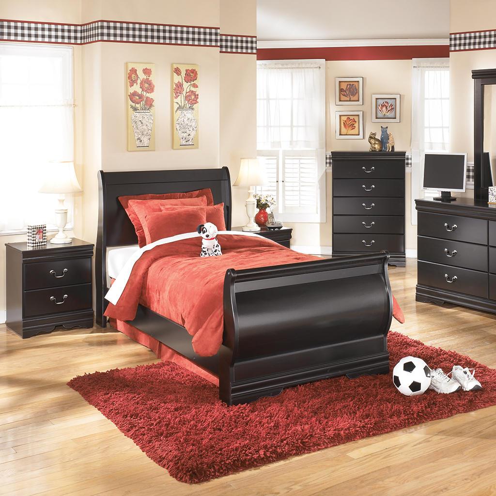Huey Vineyard Chest of Drawers — Black Signature Design by Ashley® Bedroom
