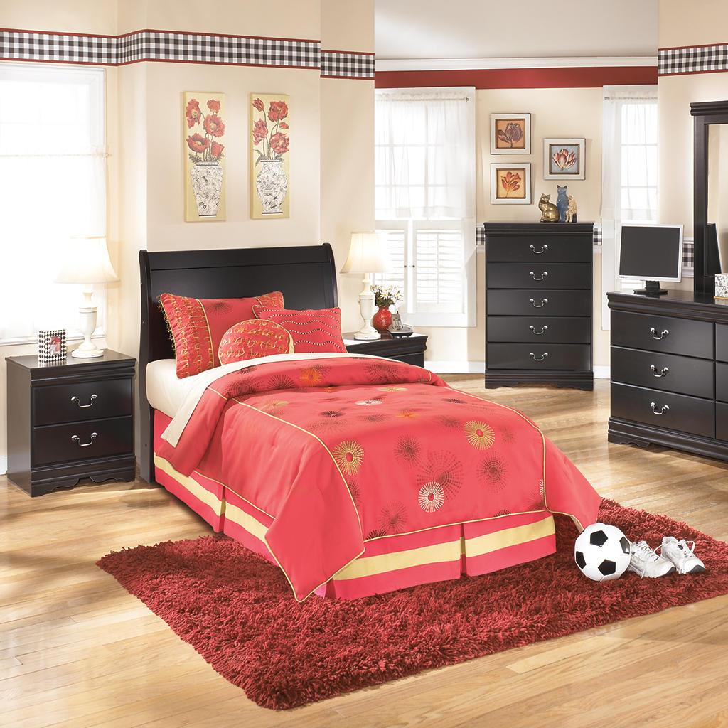 Huey Vineyard Chest of Drawers — Black Signature Design by Ashley® Bedroom