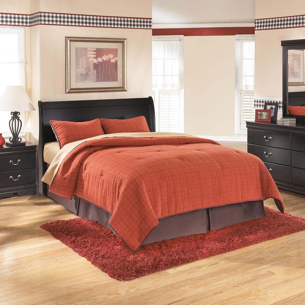 Huey Vineyard Queen Sleigh Headboard, Dresser, Mirror and Nightstand Signature Design by Ashley® Uncategorized