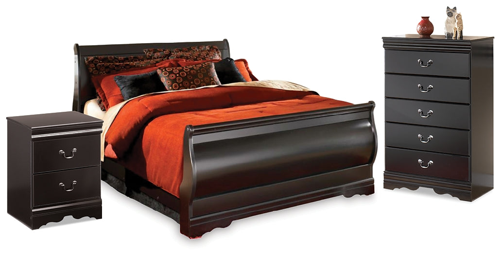 Huey Vineyard Full Sleigh Bed, Chest and Nightstand