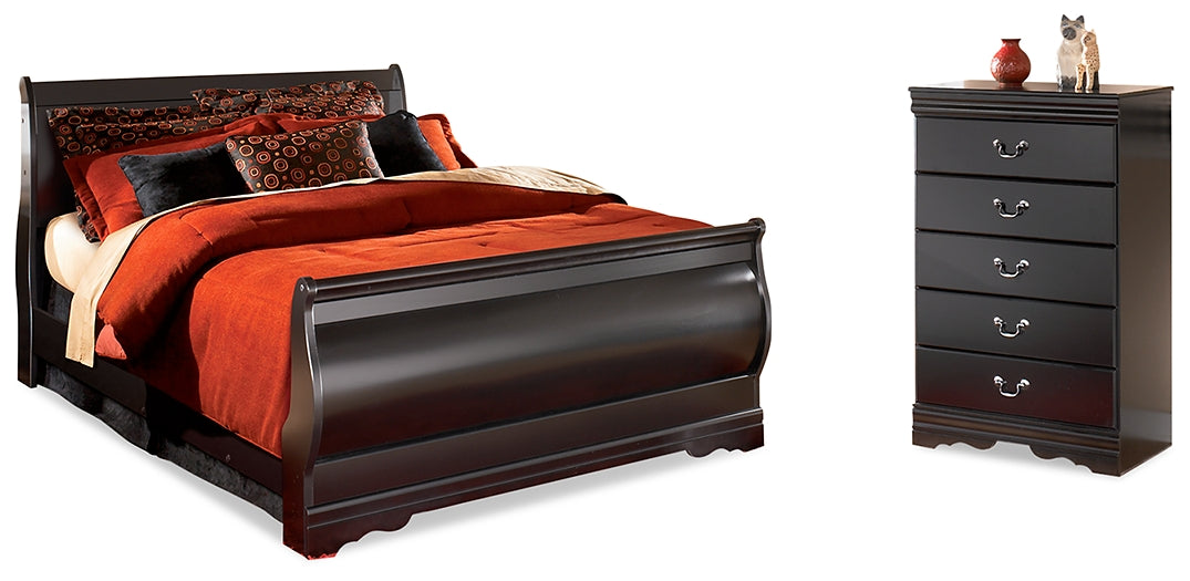 Huey Vineyard Queen Sleight Bed and Chest