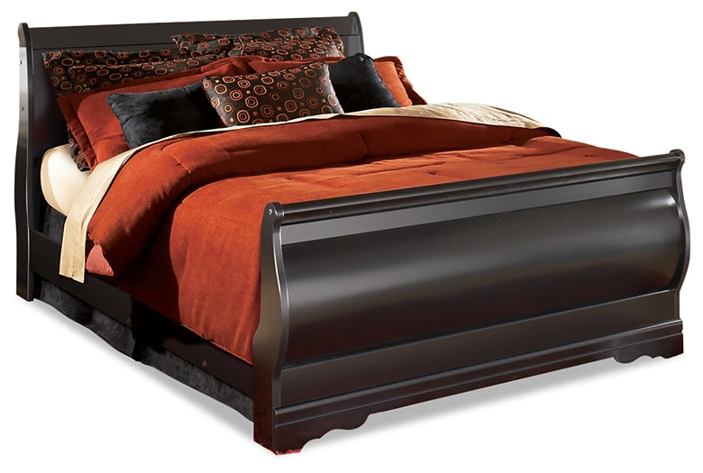 Huey Vineyard Full Sleigh Bed, Chest and 2 Nightstands