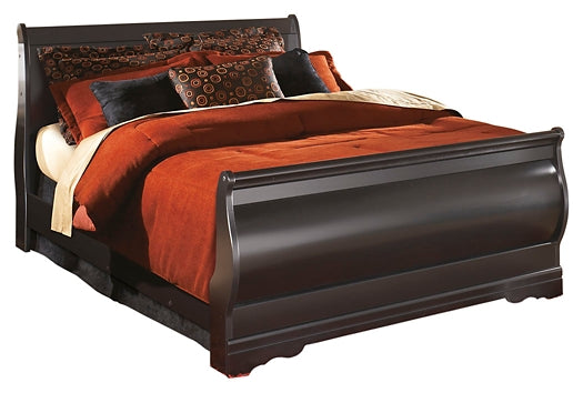 Huey Vineyard Queen Sleight Bed and Chest