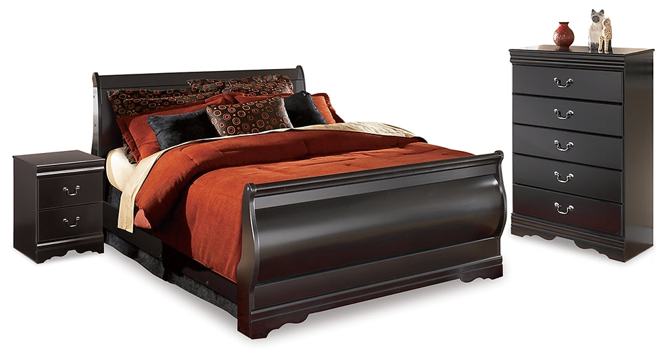 Huey Vineyard Full Sleigh Bed, Chest and 2 Nightstands