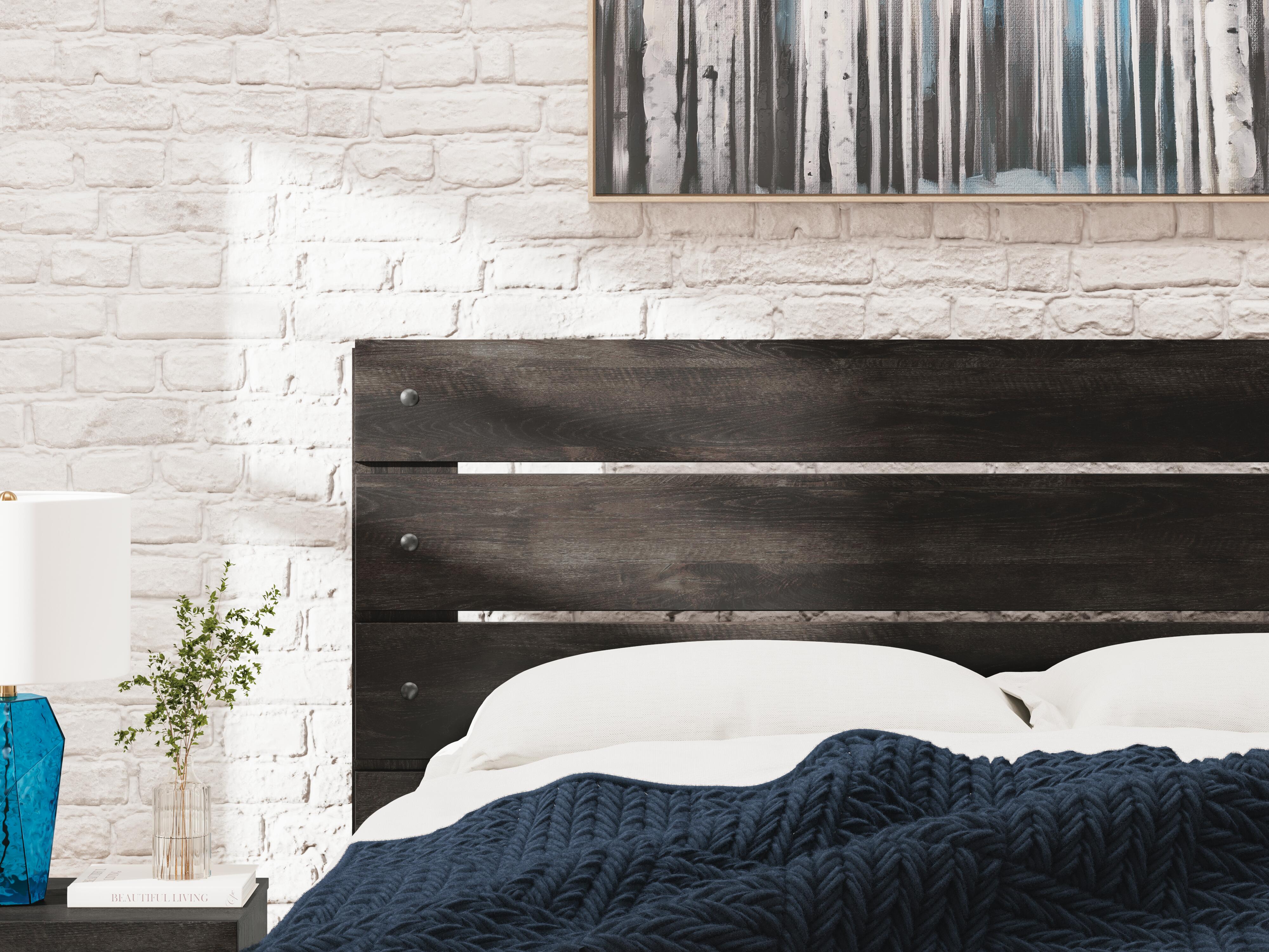 Hollivern Queen Panel Bed, Dresser and Mirror Signature Design by Ashley® Bedroom