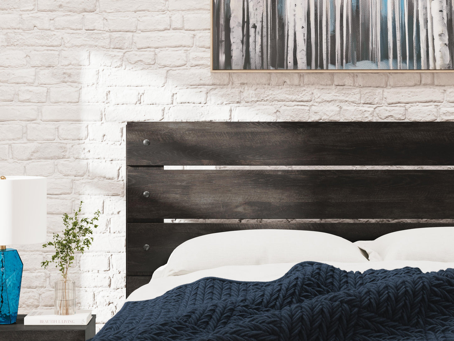 Hollivern Queen Panel Bed, Dresser and Mirror Signature Design by Ashley® Bedroom