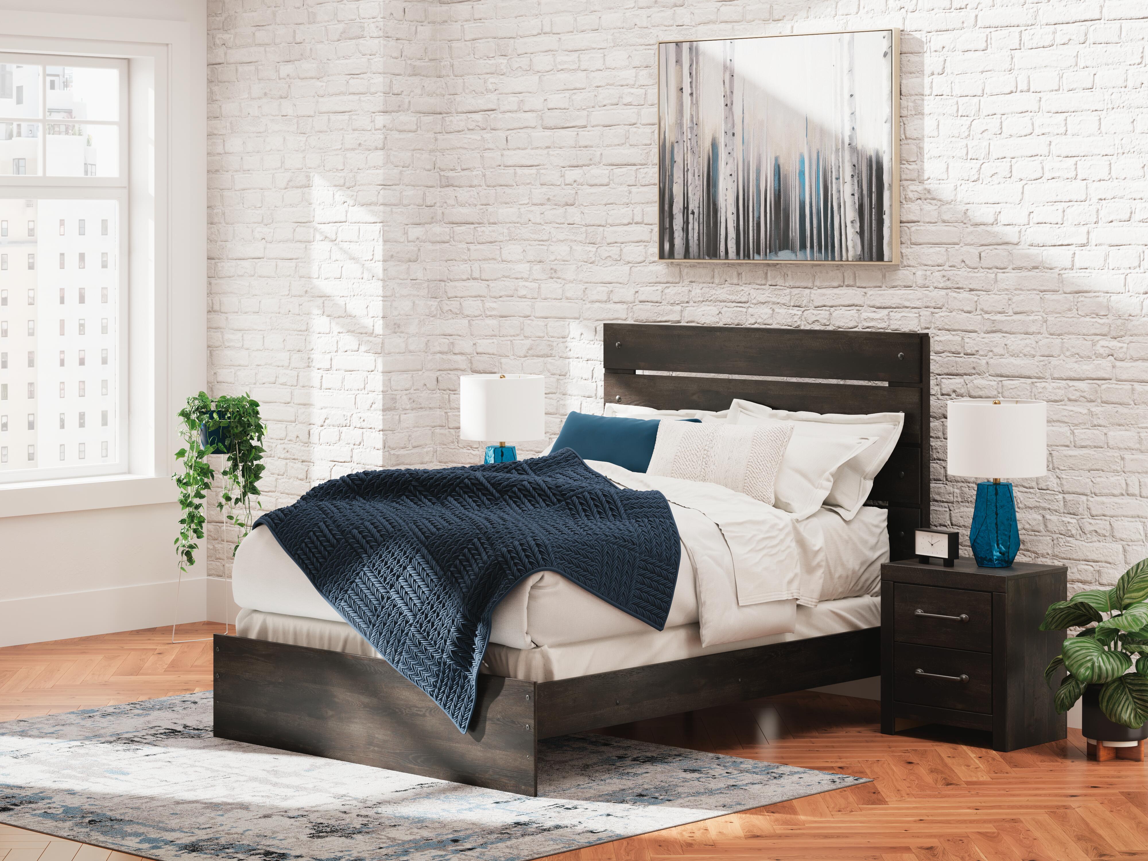Hollivern Queen Panel Bed, Dresser and Mirror Signature Design by Ashley® Bedroom