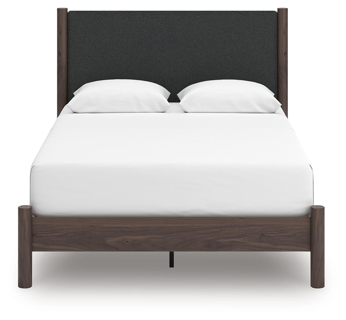 Pamytta Queen Panel Bed, Dresser, Mirror and Nightstand