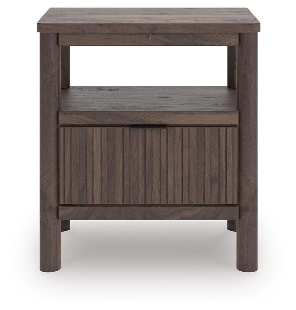 Pamytta Queen Panel Bed, Dresser, Mirror and Nightstand