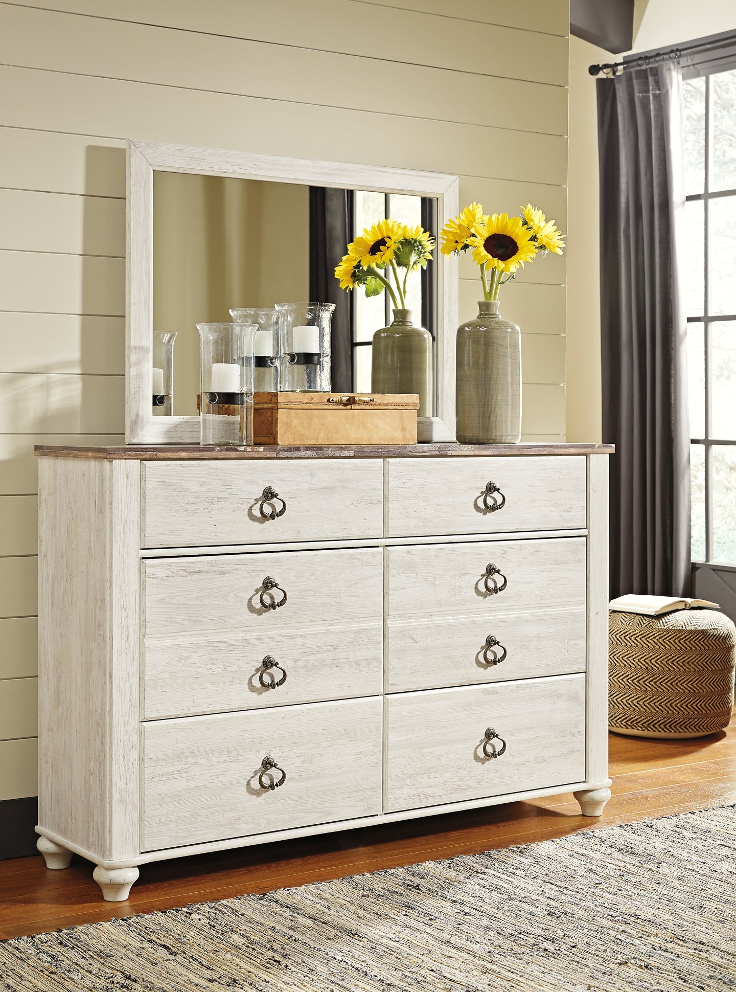 Willowton Queen Panel Bed, Dresser, Mirror, Chest and 2 Nightstands