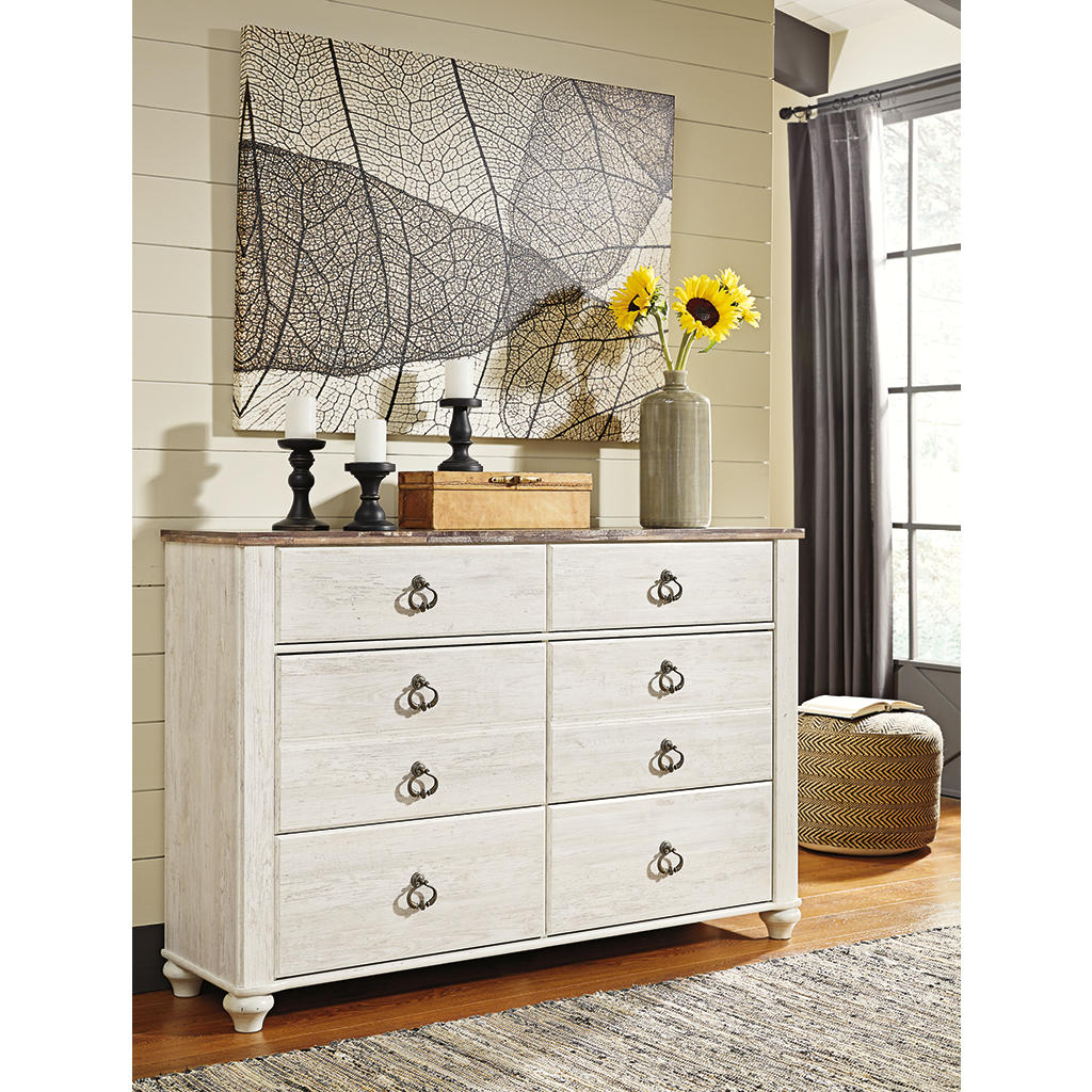 Willowton King Panel Bed with Dresser