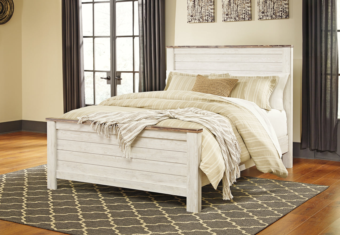 Willowton King Panel Bed