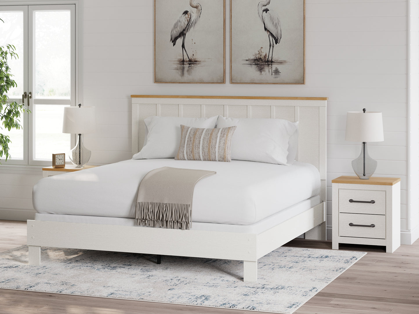 Linnocreek King Panel Bed, Dresser and Nightstand