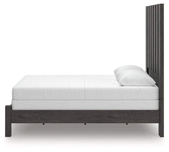 Fraluna Queen Panel Bed