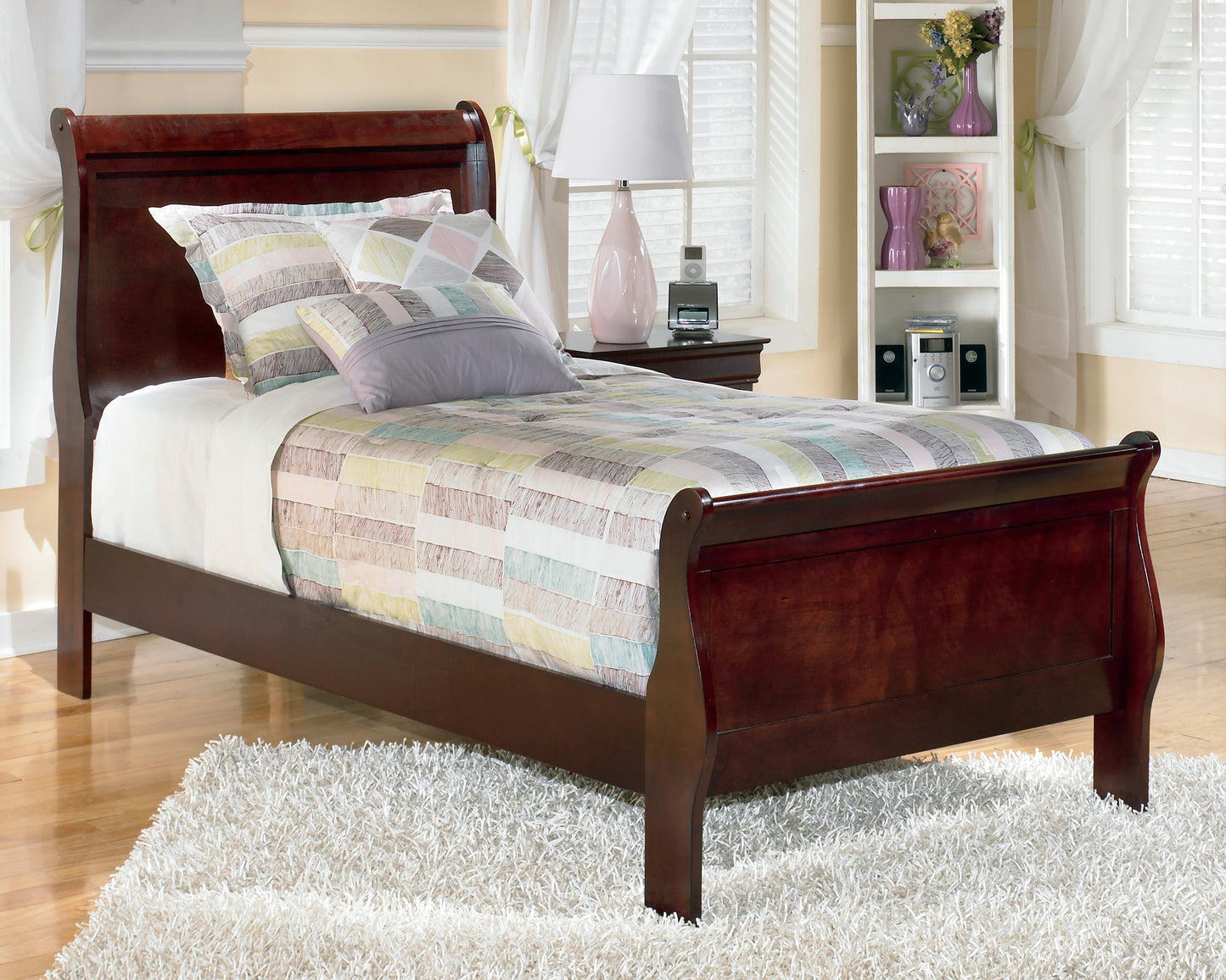 Alisdair Twin Sleigh Bed and Nightstand