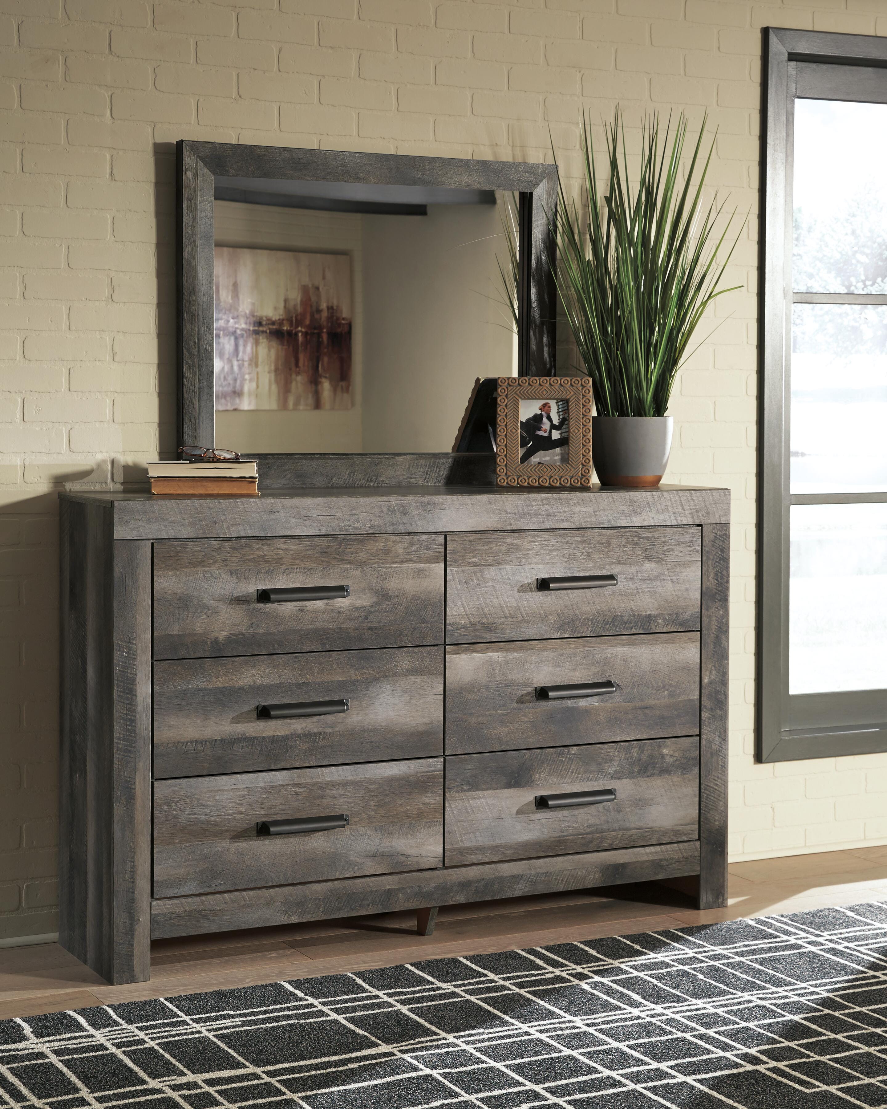 Wynnlow Queen Upholstered Poster Bed, Dresser and Mirror