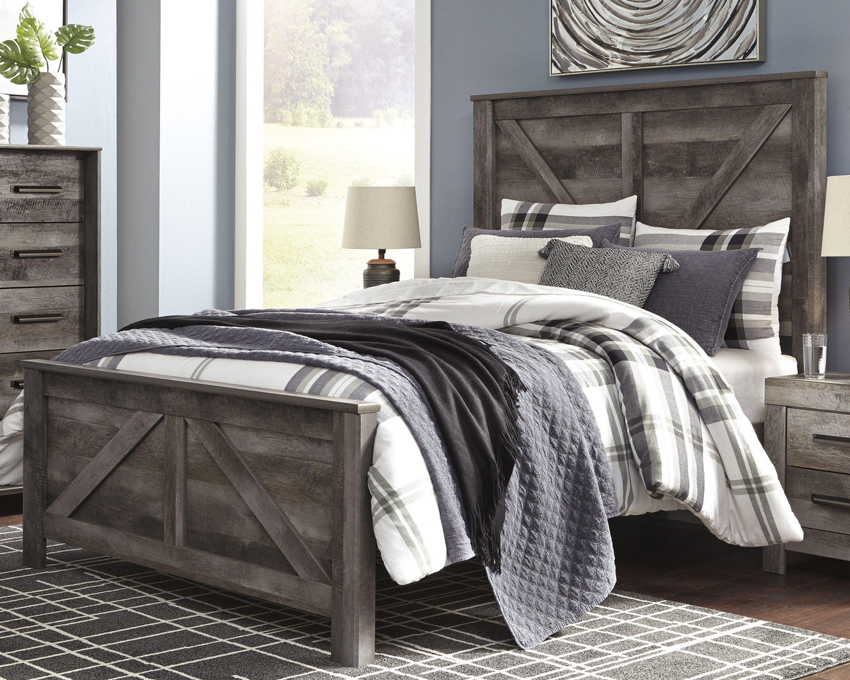 Wynnlow Queen Crossbuck Panel Bed, Dresser and Mirror Signature Design by Ashley® Bedroom