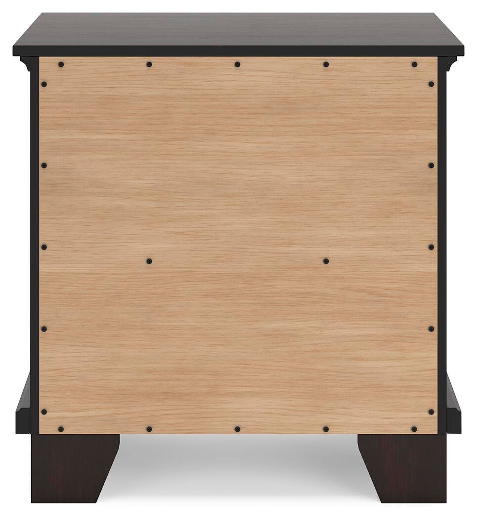 Covetown California King Panel Bed and 2 Nightstands