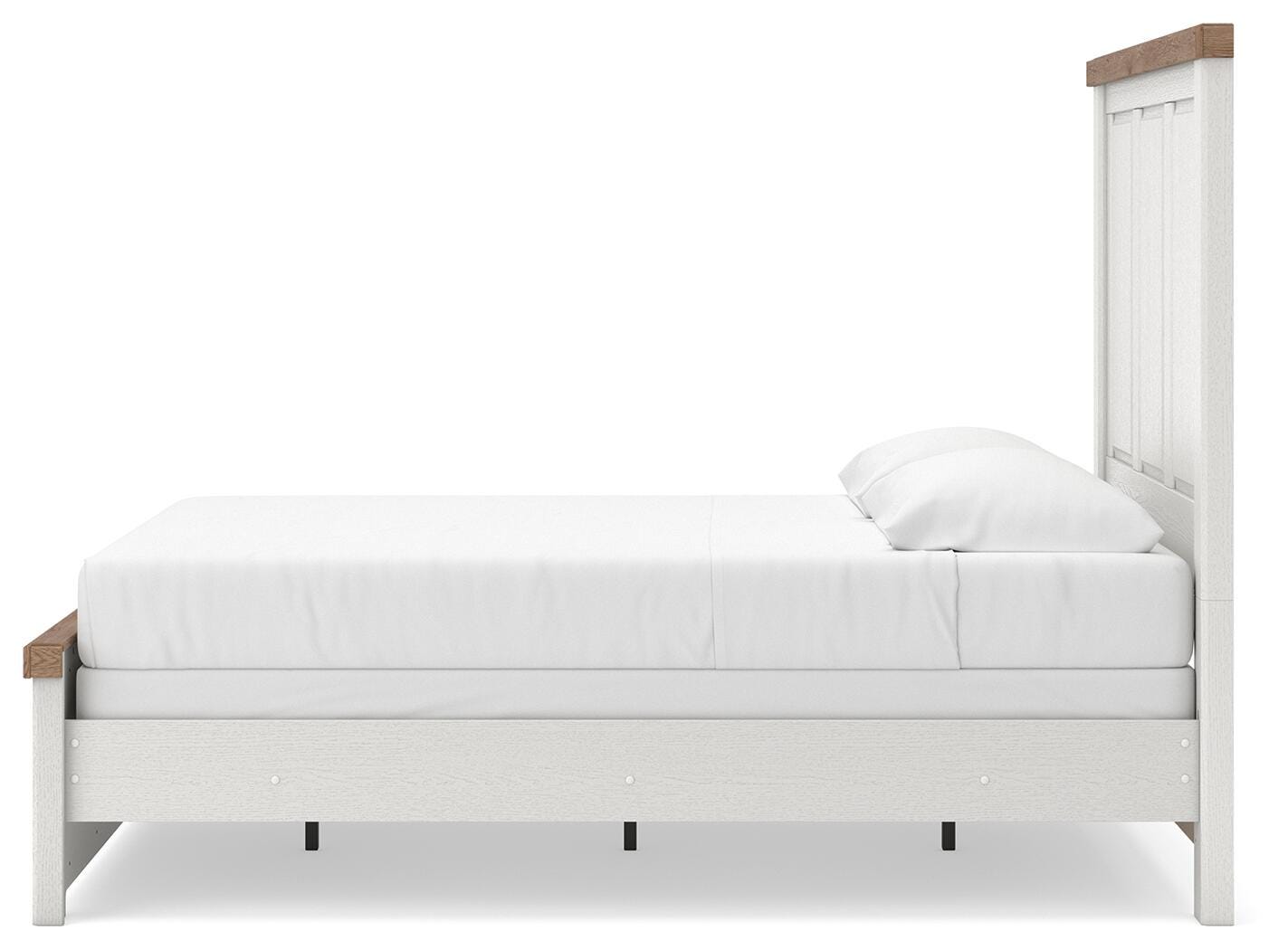 Savonport Queen Panel Bed, Dresser and Mirror — 3-Piece Set Benchcraft® Bedroom