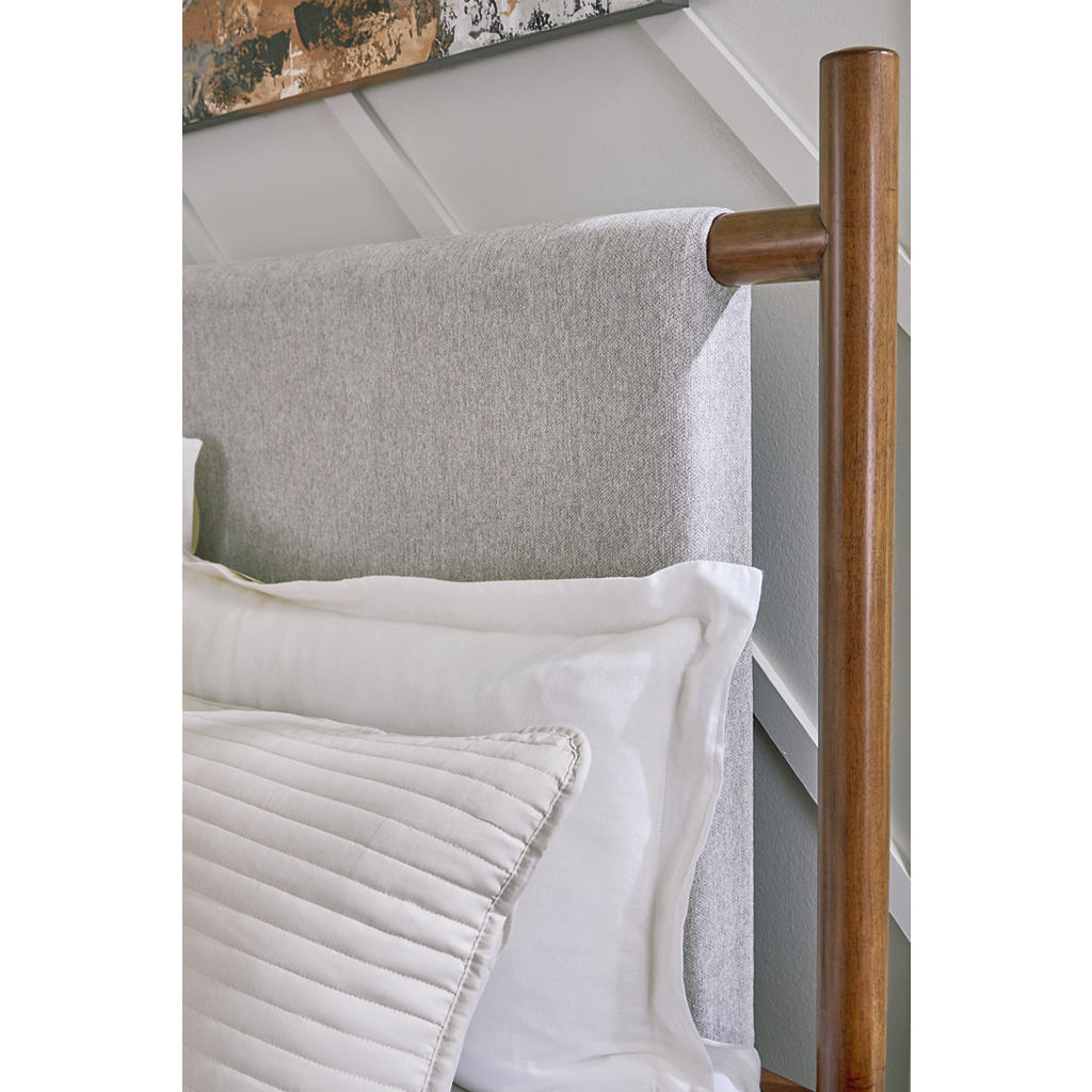 Lyncott California King Upholstered Bed Signature Design by Ashley® Bedroom
