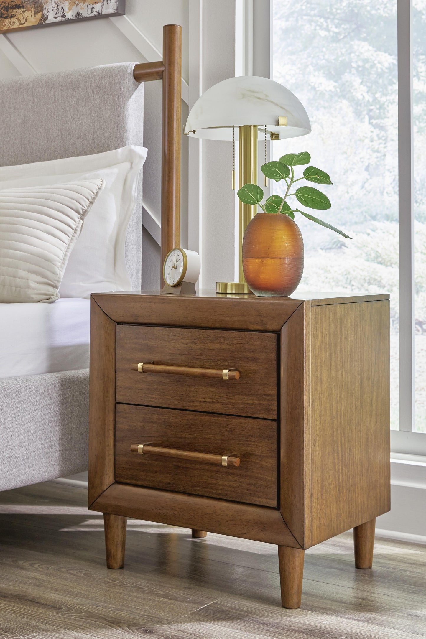 Lyncott Queen Upholstered Bed, Dresser, Mirror and 2 Nightstands
