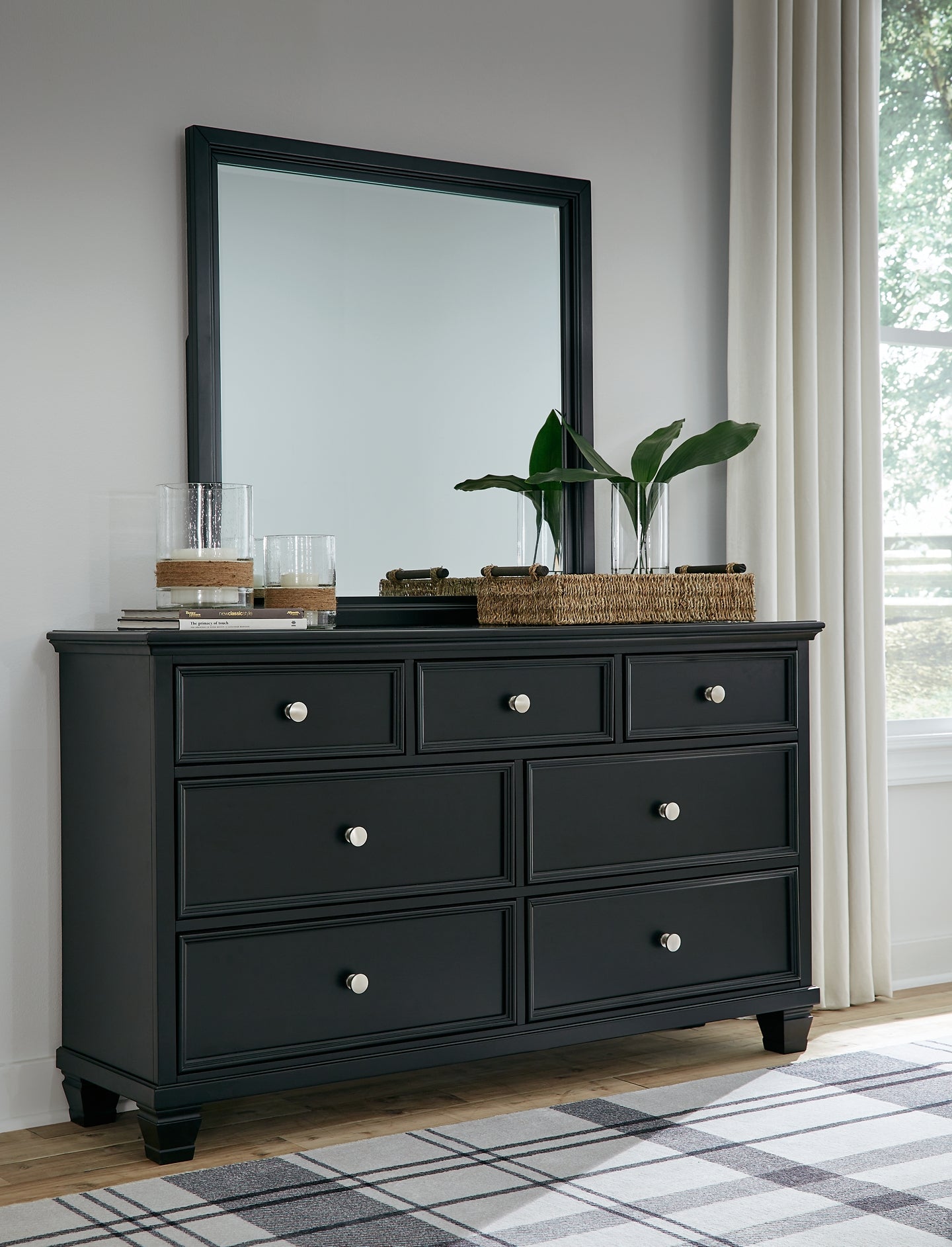 Lanolee King Panel Bed, Dresser, Mirror, Chest and 2 Nightstands Signature Design by Ashley® Uncategorized