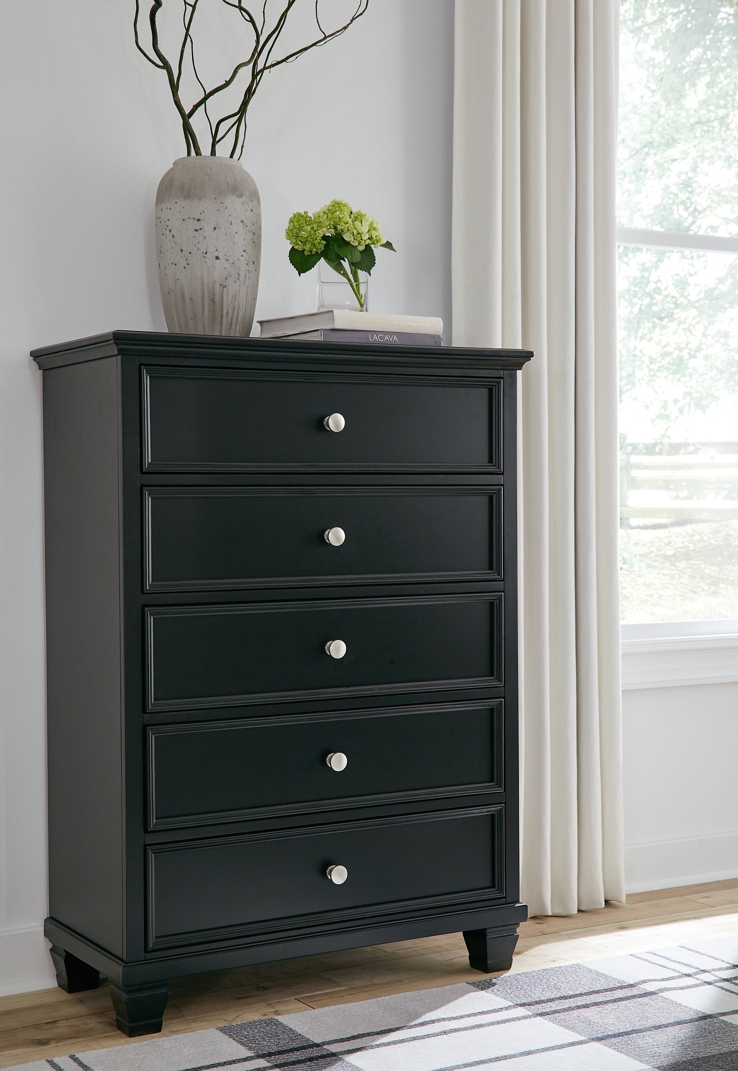 Lanolee King Panel Bed, Dresser, Mirror, Chest and 2 Nightstands Signature Design by Ashley® Uncategorized