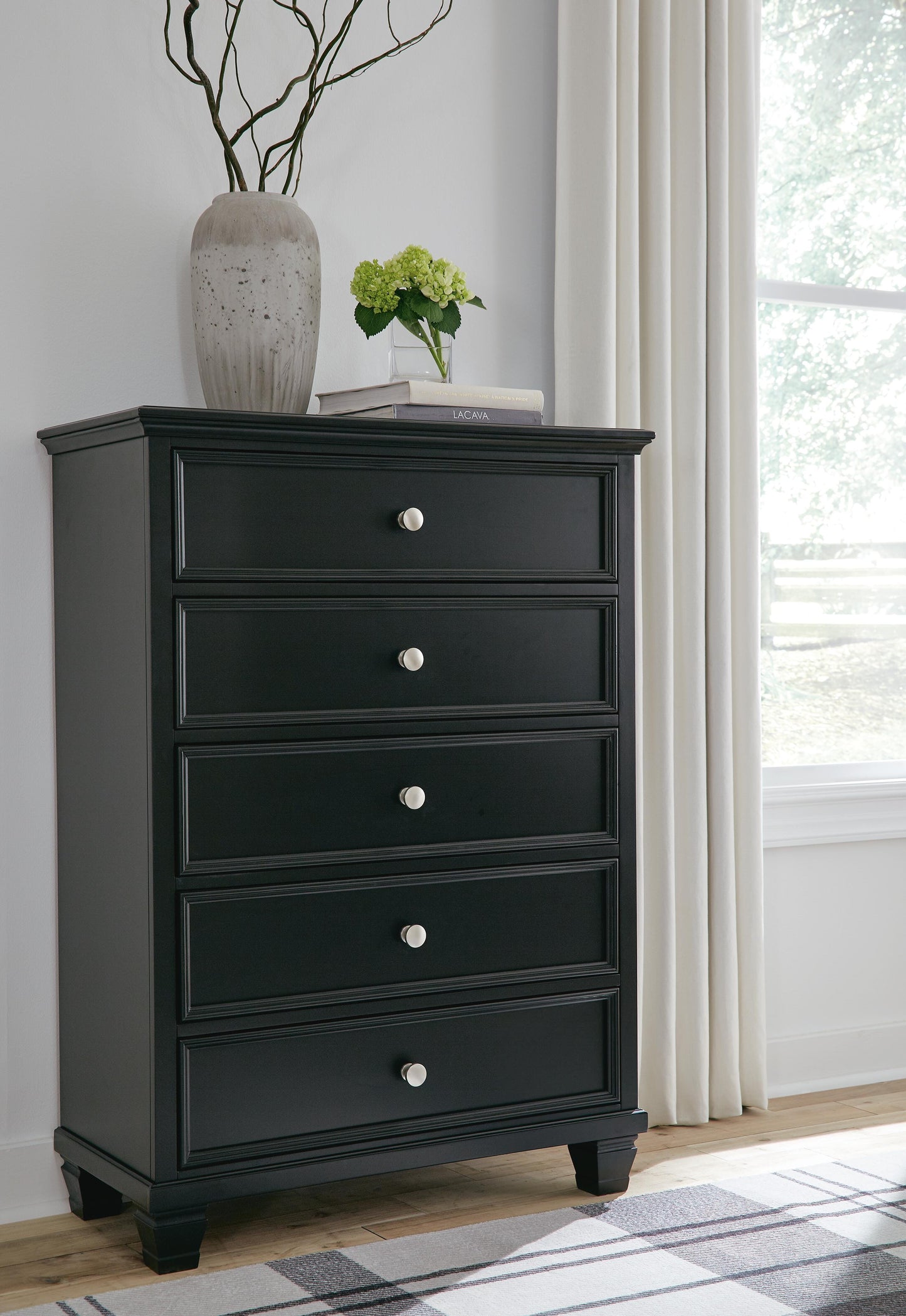 Lanolee Cal King Panel Bed, Dresser, Chest and 2 Nightstands Signature Design by Ashley® Bedroom