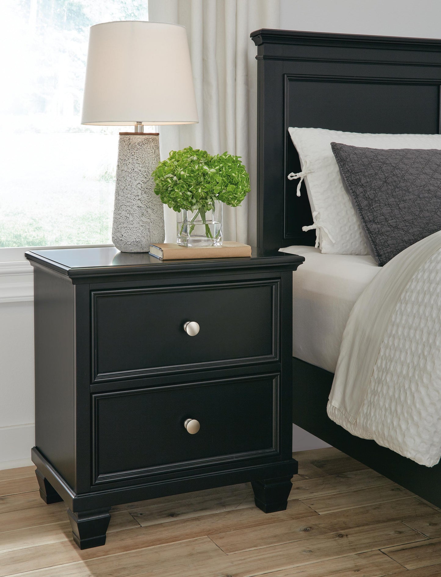 Lanolee Cal King Panel Bed, Dresser, Chest and 2 Nightstands Signature Design by Ashley® Bedroom
