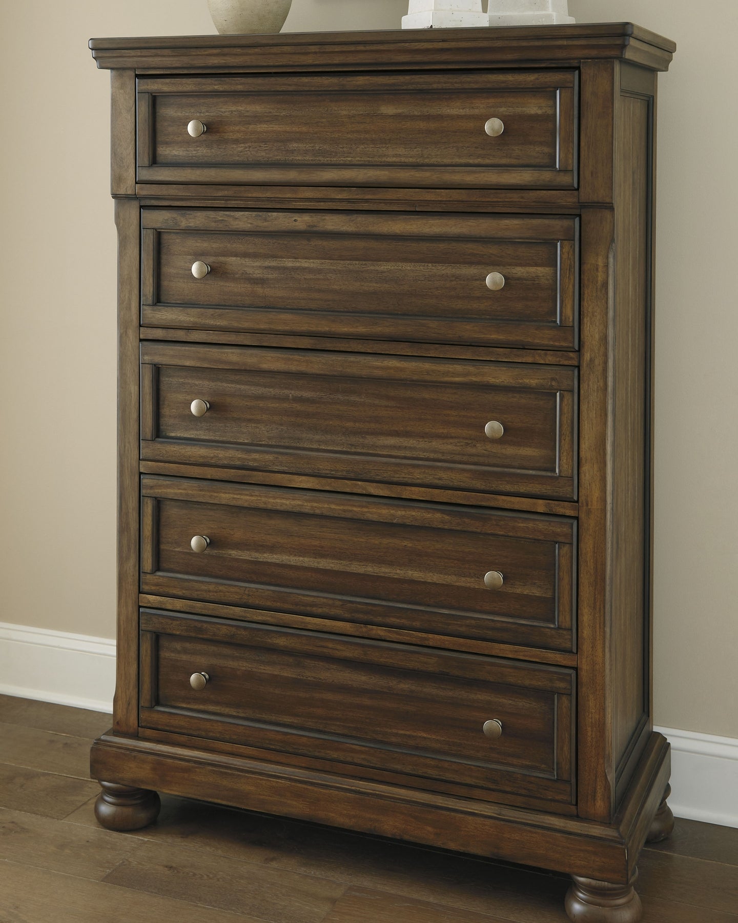 Flynnter King Panel Bed, 2 Dressers, Mirror, Chest and 2 Nightstands