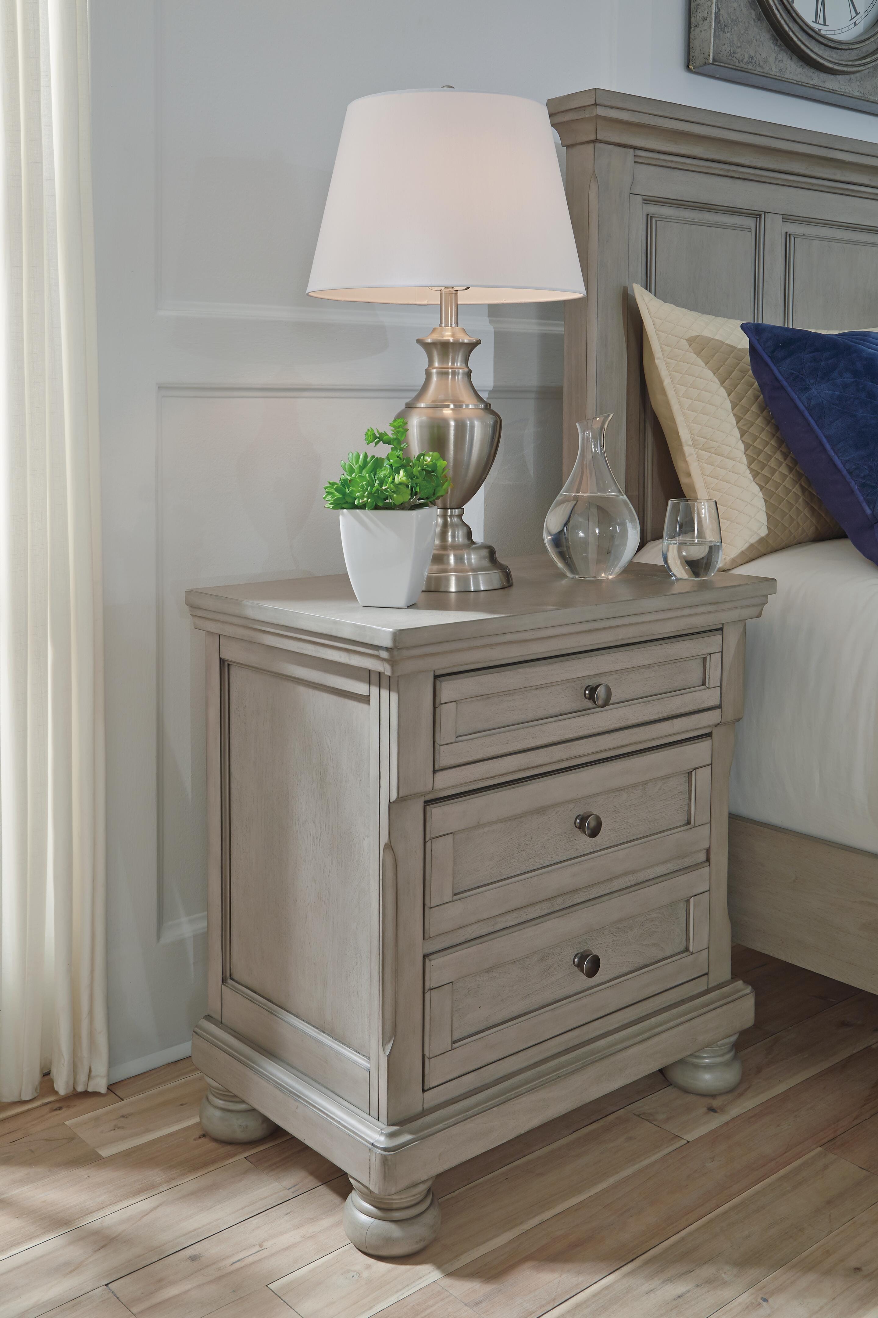 Lettner King Panel Bed, Chest and 2 Nightstands