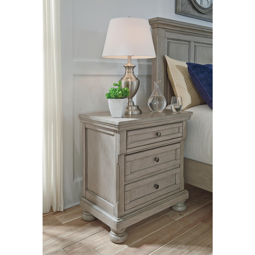 Lettner King Panel Bed, Dresser, Mirror, Chest and 2 Nightstands Signature Design by Ashley® Uncategorized