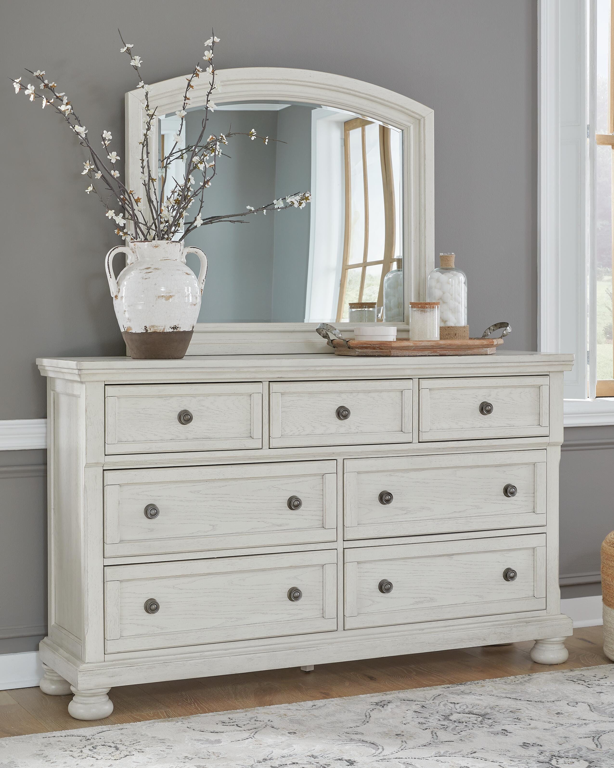 Robbinsdale King Storage Bed 6-Piece Set — Chest, 2 Nightstands Signature Design by Ashley® Bedroom