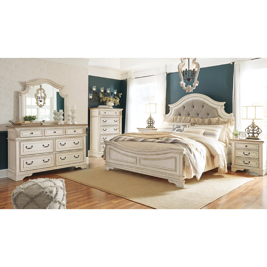 Realyn King Panel Bed, Dresser, Mirror, Chest and 2 Nightstands Signature Design by Ashley® Uncategorized