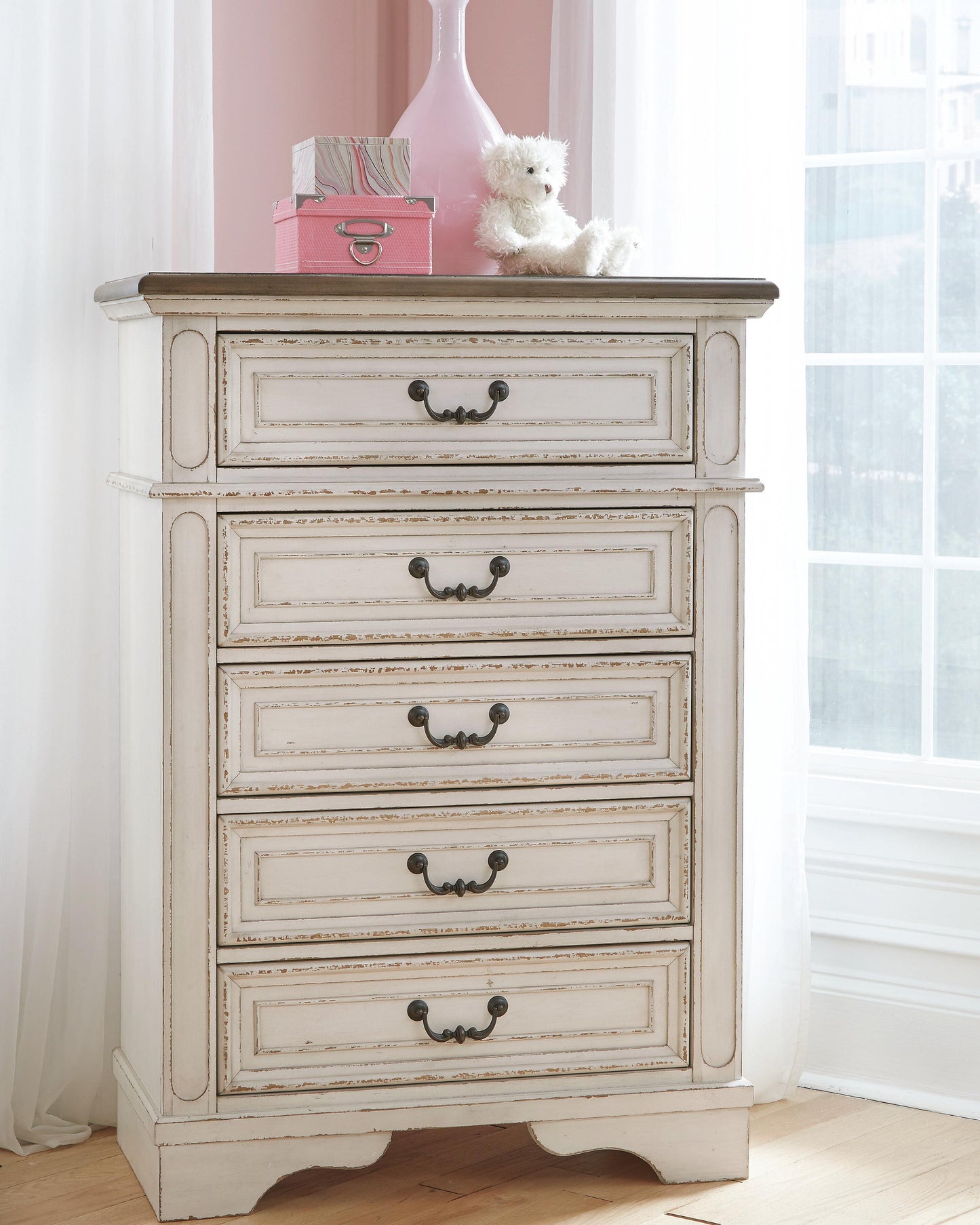 Realyn King Upholstered Panel Bed, Chest and 2 Nightstands